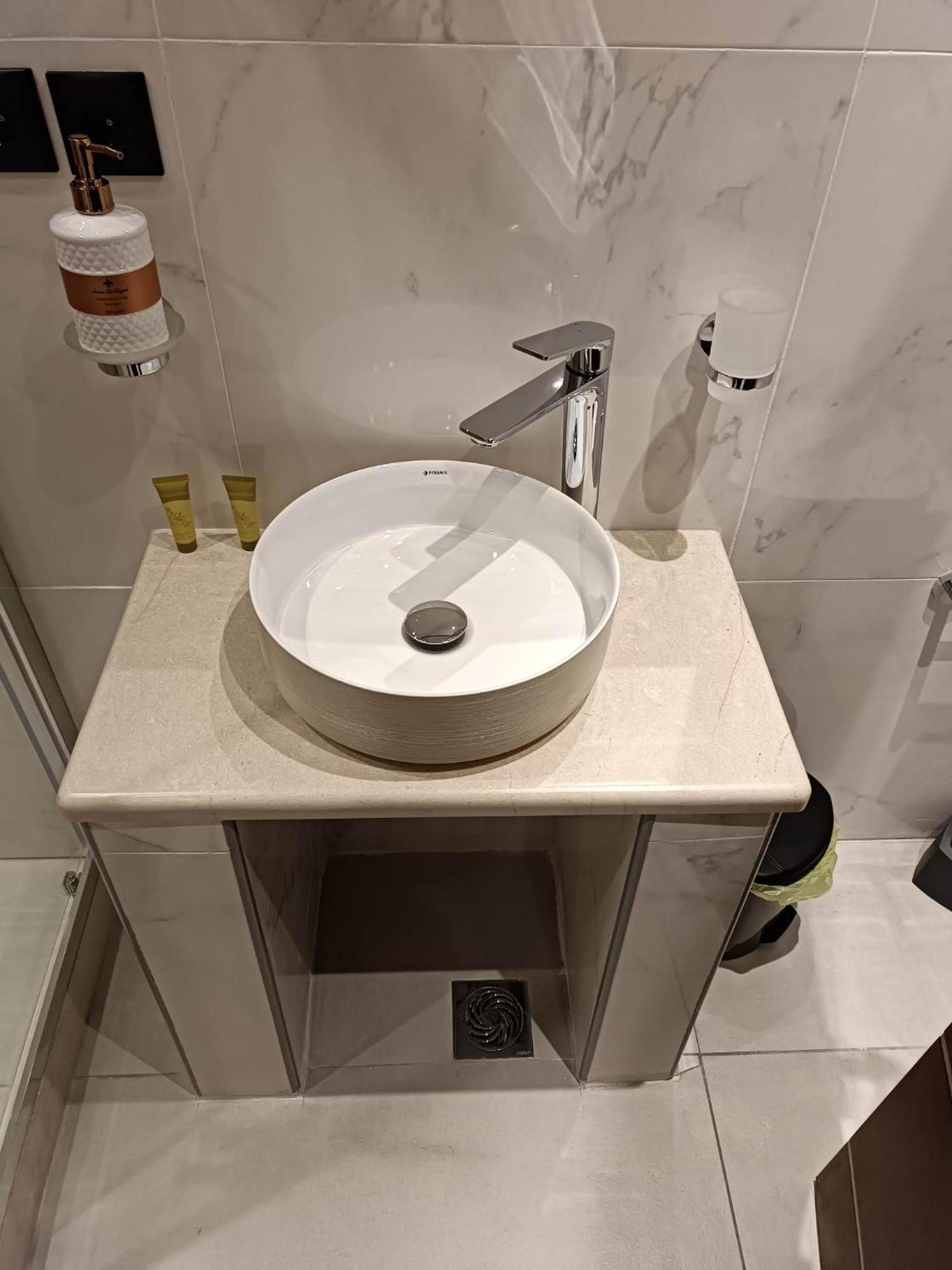 Newly Renovated Apartment Next To The Port Mantouki Екстериор снимка