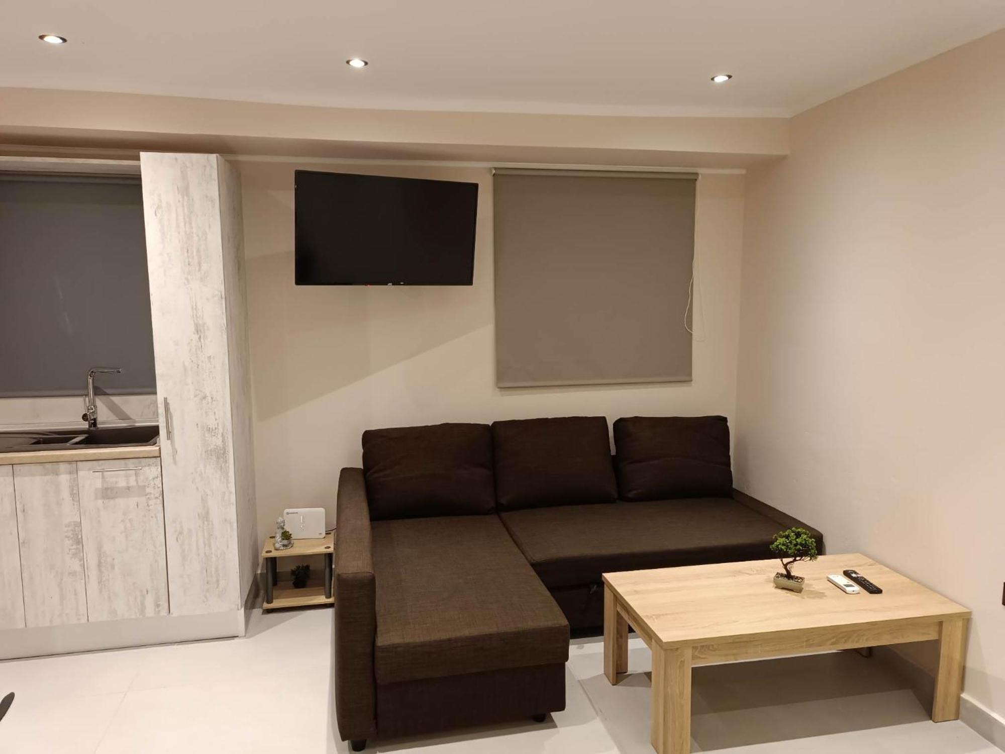 Newly Renovated Apartment Next To The Port Mantouki Екстериор снимка