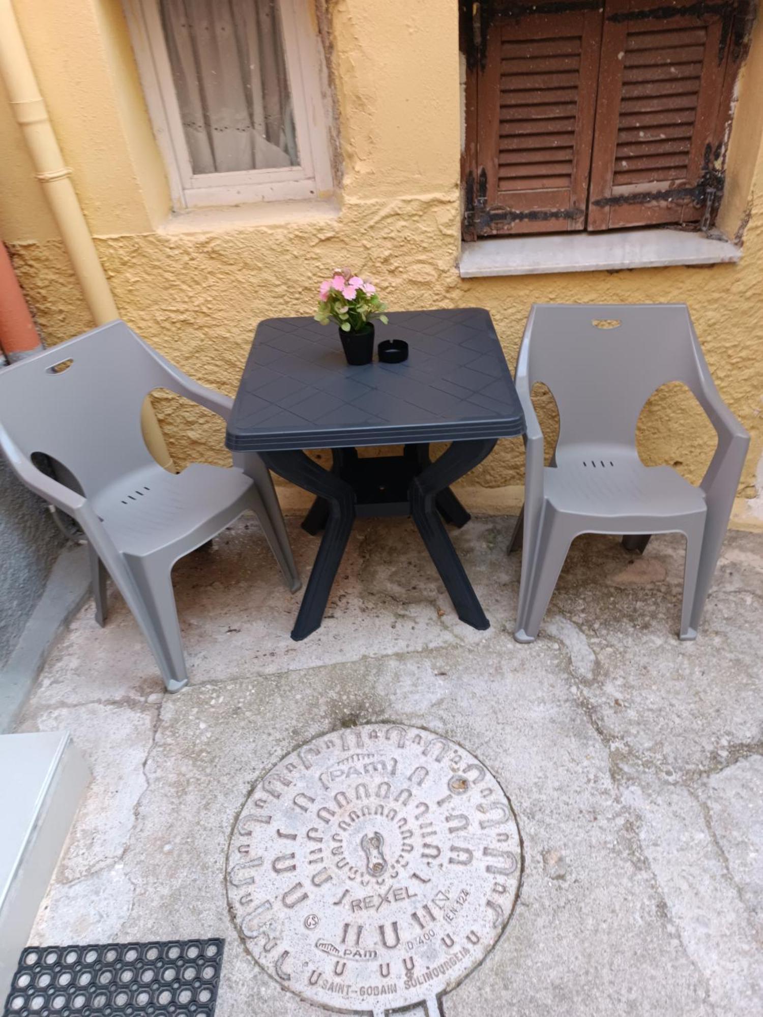 Newly Renovated Apartment Next To The Port Mantouki Екстериор снимка